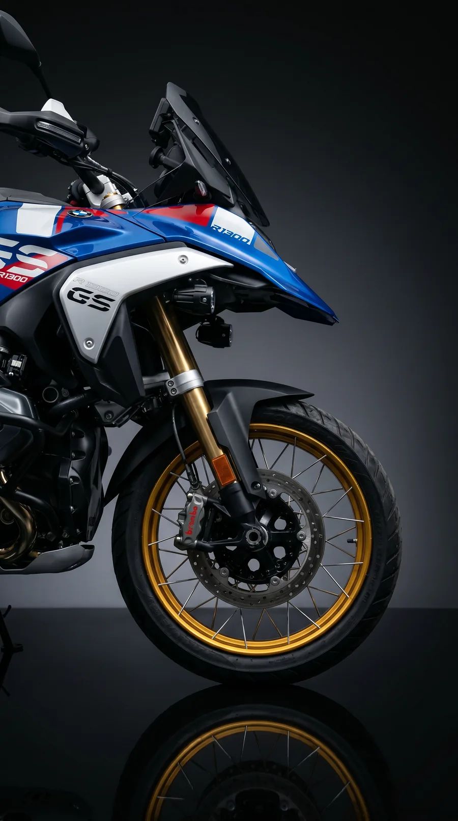BMW R 1300 GS Trophy arany első kerék és féktárcsa közelről